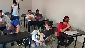 Dzień Z Życia Meksykańskiej Studentki W Produkcji Porno..